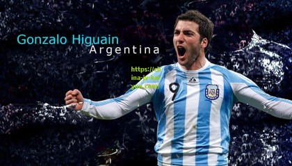 开云网页版_字母哥跨界观战巴西队，获赠科林蒂安球衣引爆足篮热潮